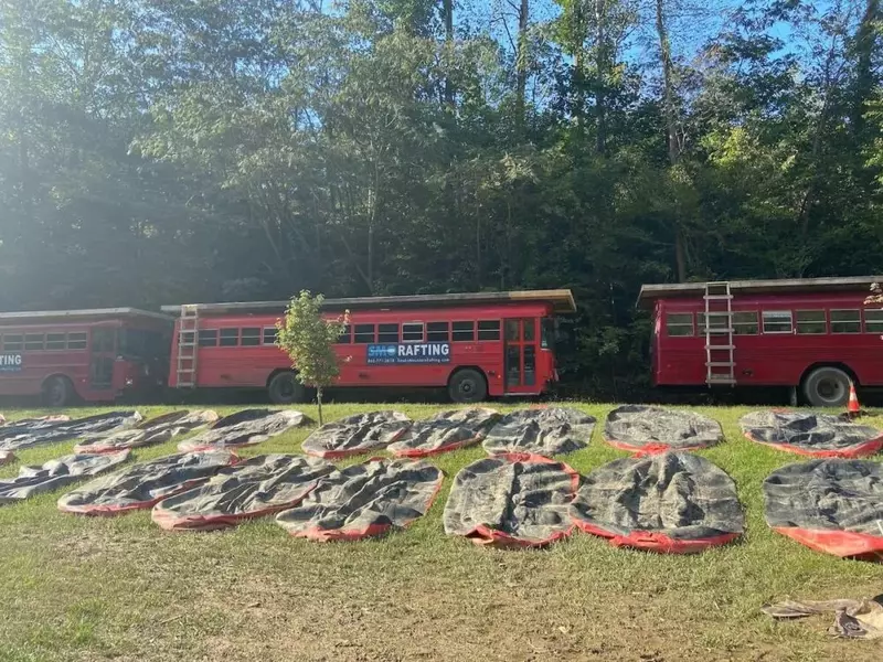 buses at SMO as it's being rebuilt