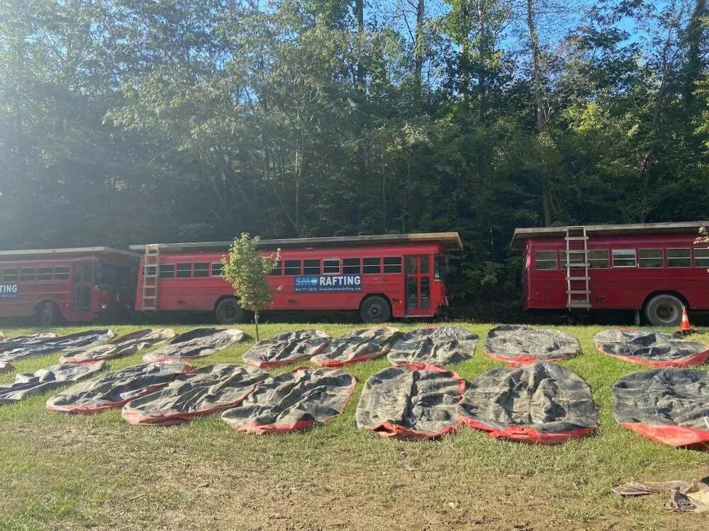 buses at SMO as it's being rebuilt