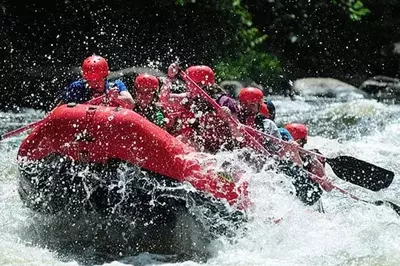 White water rafting with lots of splashing