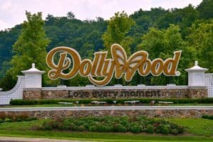 Sign at entrance to Dollywood in Pigeon Forge Tn