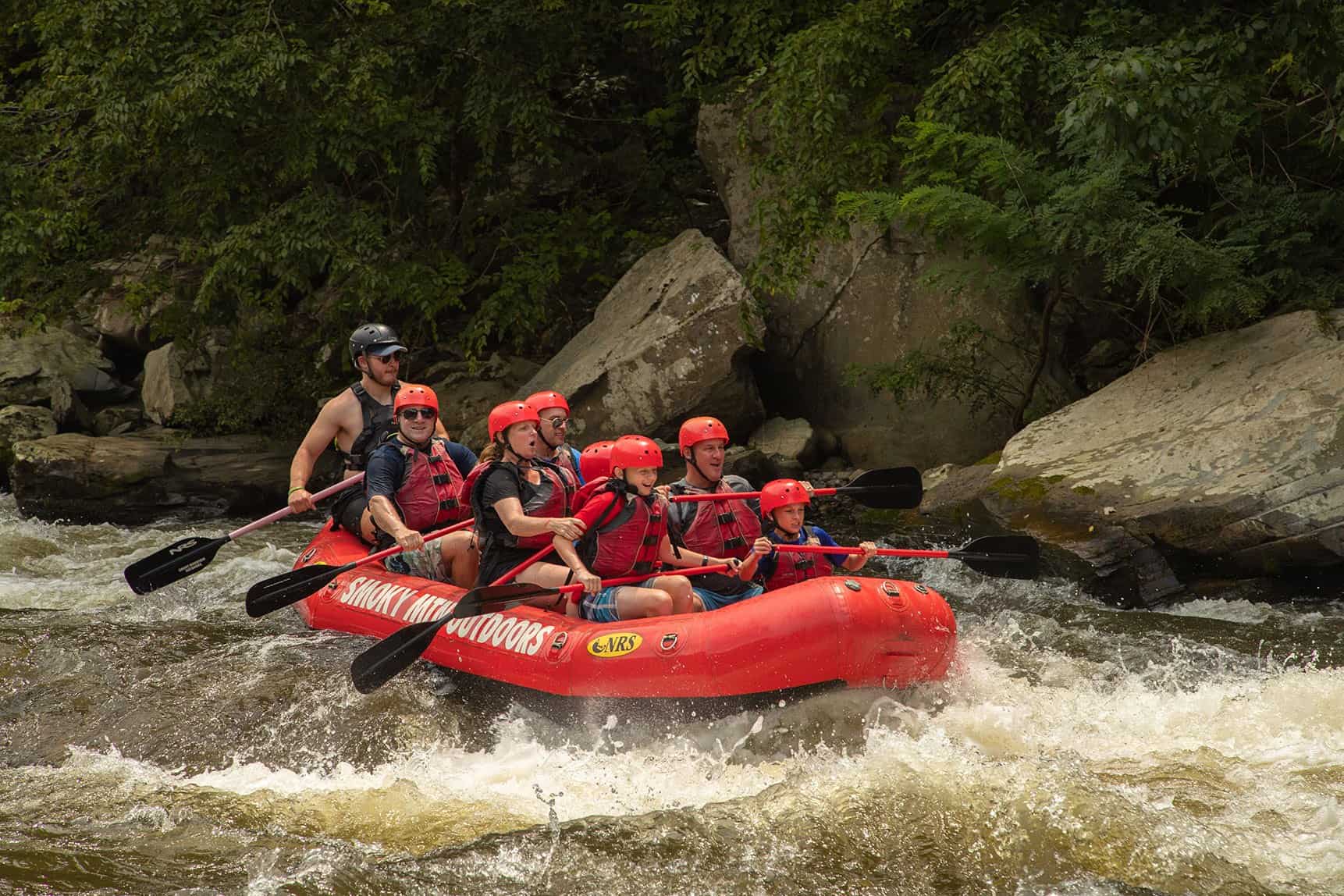 AG2I5603 rafting on the pigeon river
