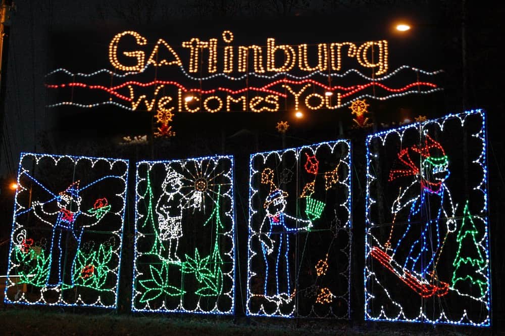 gatlinburg welcome sign lights