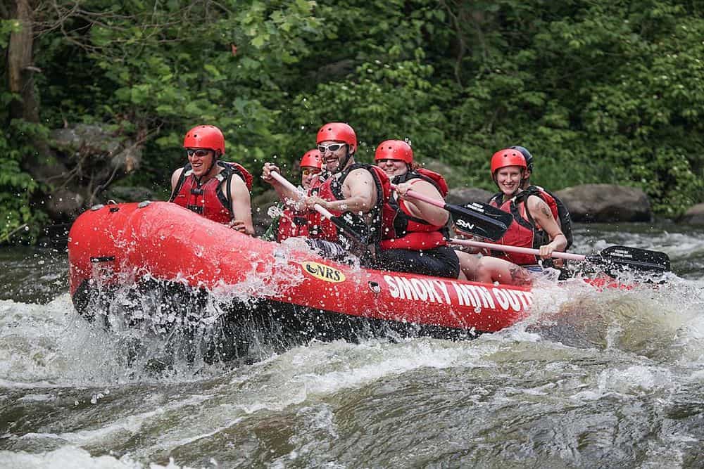 Top 3 Reasons Why White Water Rafting in the Smoky Mountains is the Perfect Team Building Activity