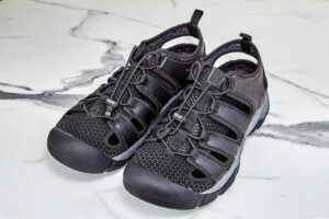 water shoes with laces and heel strap